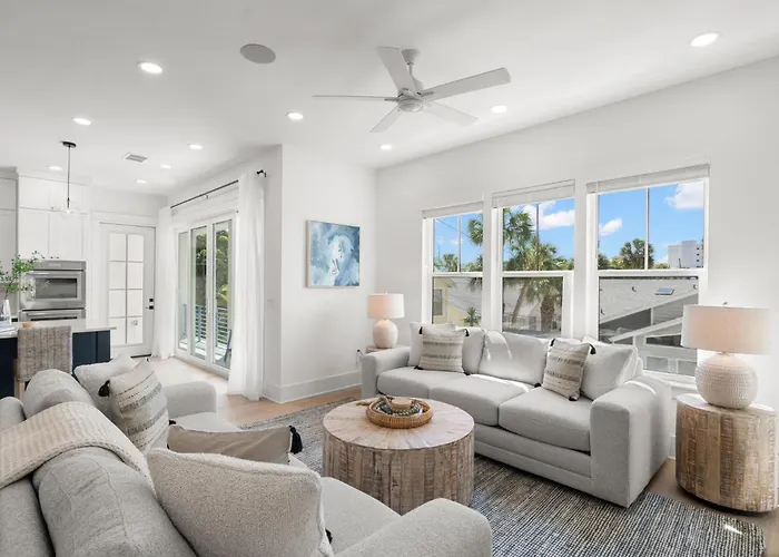 The Akoya & Pearl At The Gemma - 2 Homes With Private Pools Just Steps To Clearwater Holiday home *