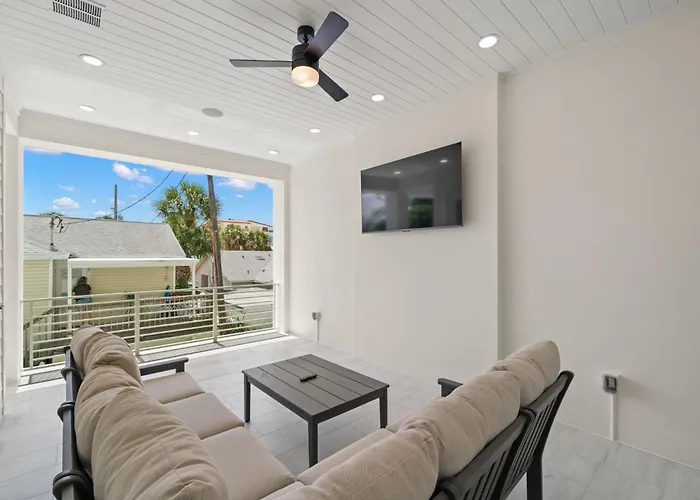The Akoya & Pearl At The Gemma - 2 Homes With Private Pools Just Steps To Clearwater Holiday home