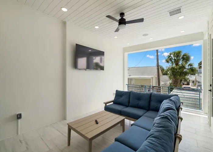 The Akoya & Pearl At The Gemma - 2 Homes With Private Pools Just Steps To Clearwater * Clearwater Beach
