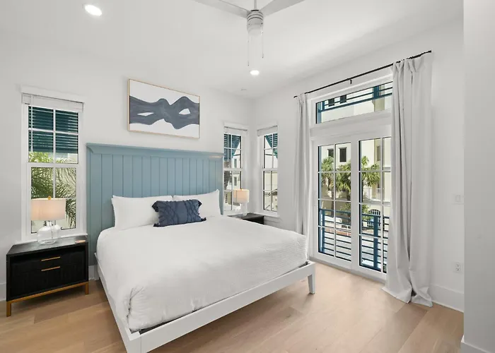 The Akoya & Pearl At The Gemma - 2 Homes With Private Pools Just Steps To Clearwater Holiday home