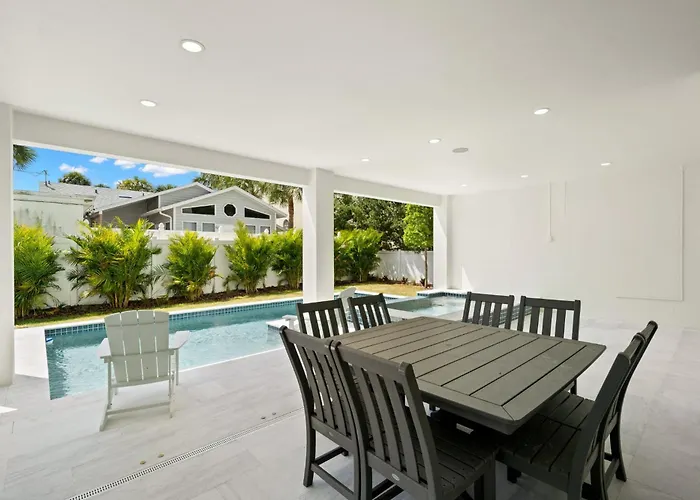 The Akoya & Pearl At The Gemma - 2 Homes With Private Pools Just Steps To Clearwater Holiday home