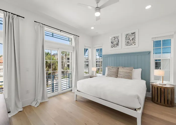 The Akoya & Pearl At The Gemma - 2 Homes With Private Pools Just Steps To Clearwater Holiday home *