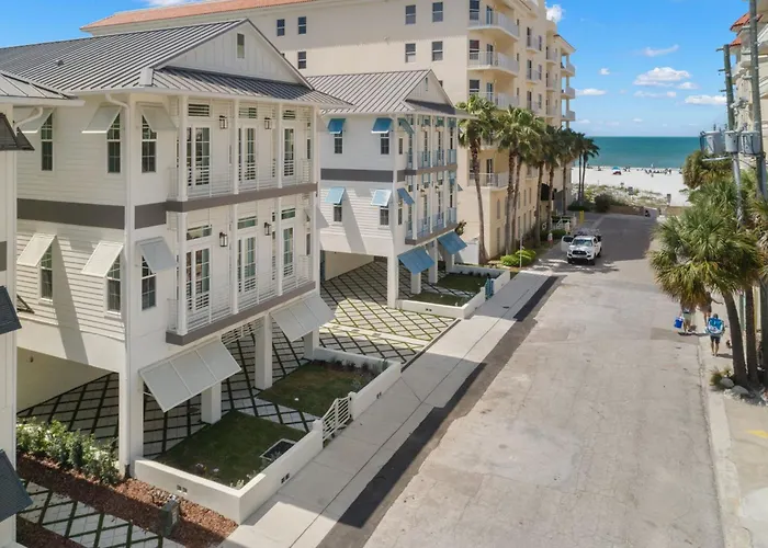 The Akoya & Pearl At The Gemma - 2 Homes With Private Pools Just Steps To Clearwater Holiday home Clearwater Beach