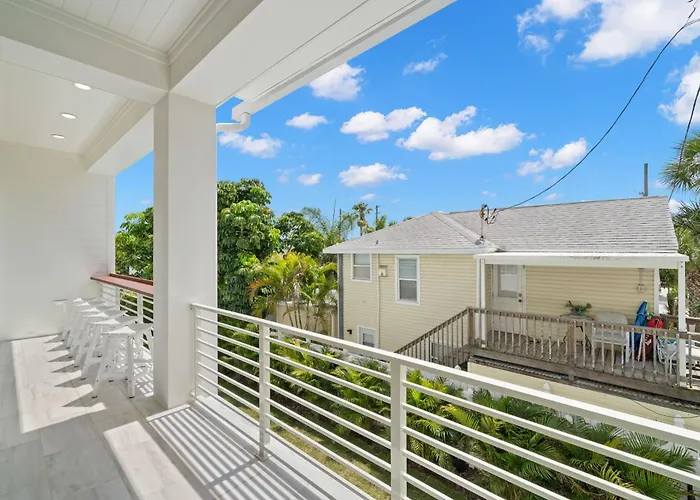The Akoya & Pearl At The Gemma - 2 Homes With Private Pools Just Steps To Clearwater Holiday home *